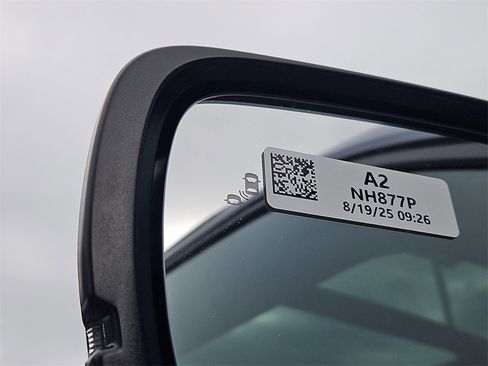 Certified 2025 Honda Pilot Touring image 5