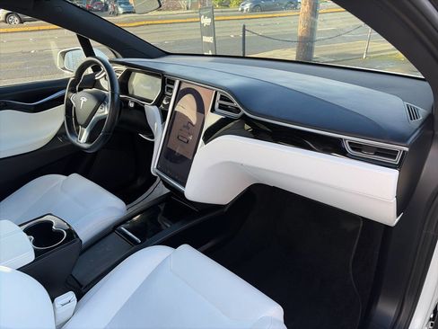 Used 2016 Tesla Model X 75D image 21