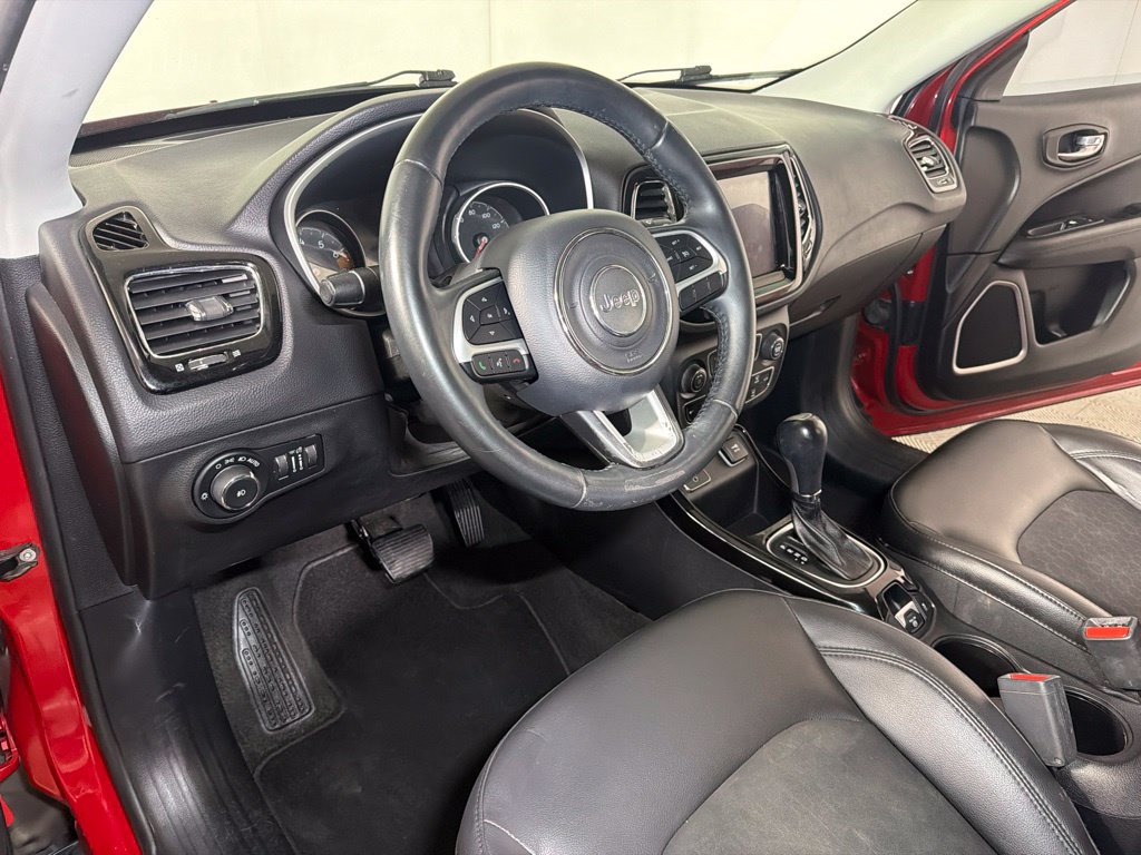 Used 2018 Jeep Compass Latitude w/ Popular Equipment Group FWD image 10