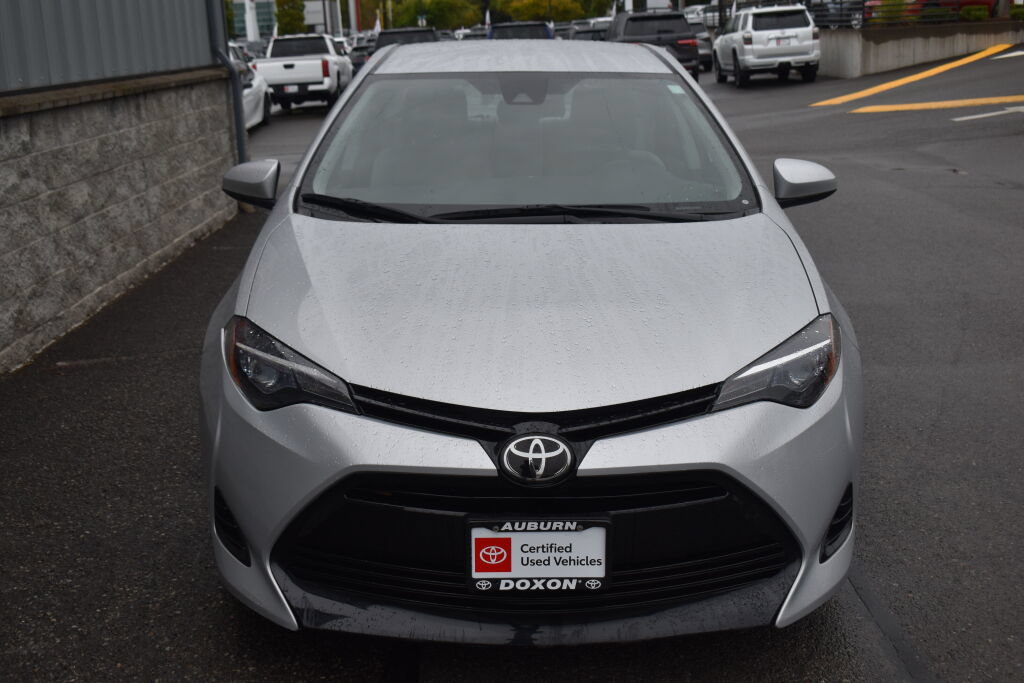 Used 2017 Toyota Corolla LE FWD image 2