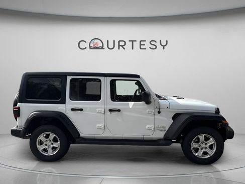 Used 2018 Jeep Wrangler Unlimited Sport S image 9