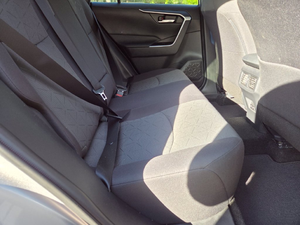 Certified 2021 Toyota RAV4 XLE FWD image 17