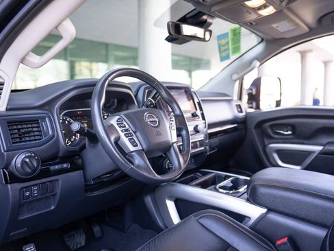 Used 2023 Nissan Titan SV w/ SV Convenience Package image 11