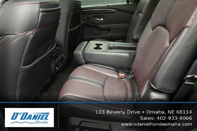 Used 2025 Honda Pilot Black Edition image 36