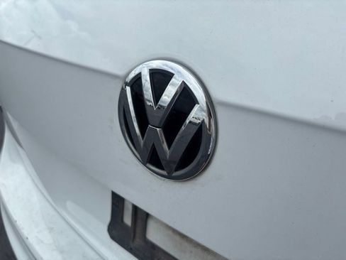Used 2020 Volkswagen Tiguan SE FWD image 32