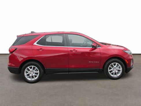 Used 2024 Chevrolet Equinox LT FWD image 2