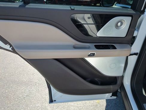 Used 2021 Lincoln Aviator Reserve w/ Equipment Group 202A AWD/4WD image 29