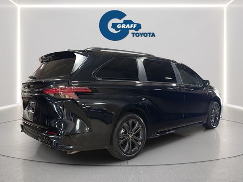 Used 2026 Toyota Sienna XSE FWD image 6