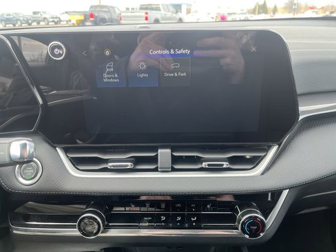 Used 2025 Chevrolet Equinox LT image 23