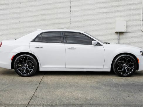 Used 2019 Chrysler 300 S image 6