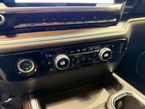 Used 2022 GMC Sierra 1500 SLT AWD/4WD image 22