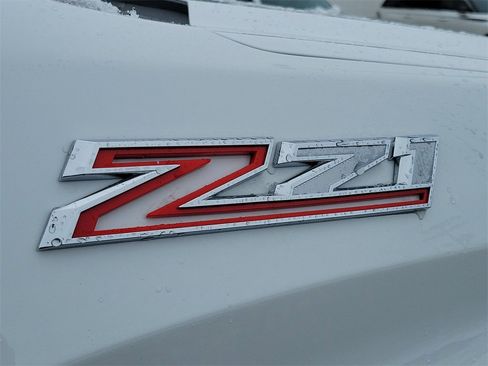 Used 2025 Chevrolet Silverado 1500 LT image 6