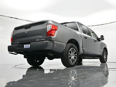 Used 2024 Nissan Titan SV w/ SV Convenience Package image 41
