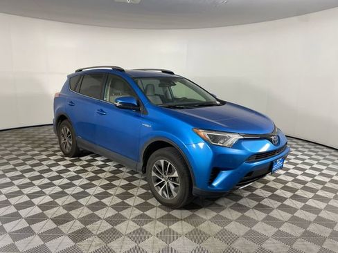Used 2018 Toyota RAV4 LE AWD/4WD image 16