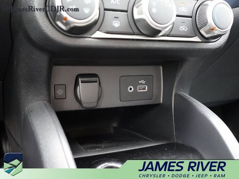 Used 2023 Nissan Versa SV FWD image 36