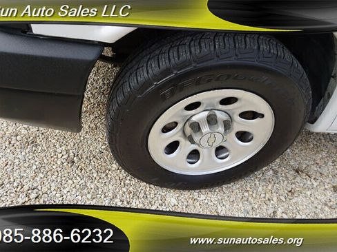 Used 2010 Chevrolet Express 1500 image 28