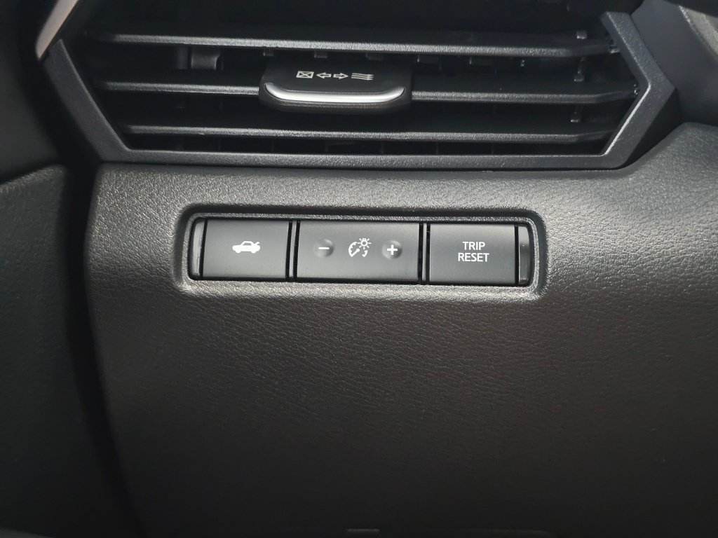 Used 2025 Nissan Altima 2.5 SV FWD image 24
