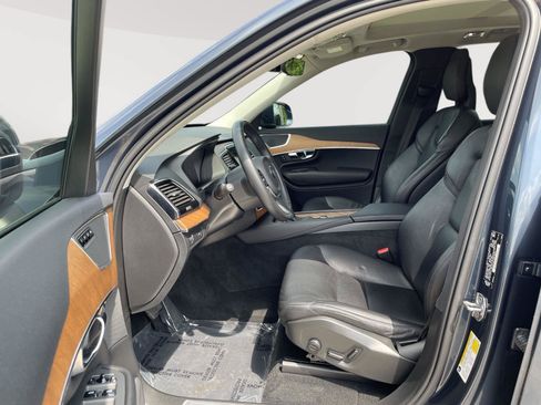 Used 2021 Volvo XC90 T6 Momentum w/ Advanced Package AWD/4WD image 3