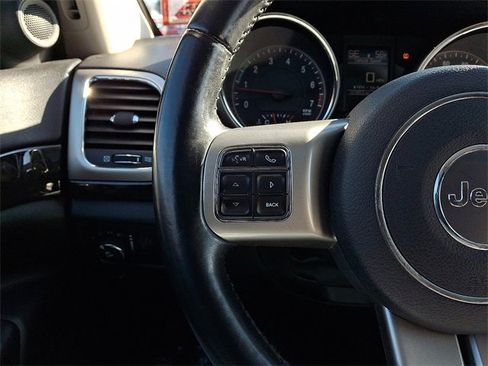 Used 2013 Jeep Grand Cherokee Laredo image 21