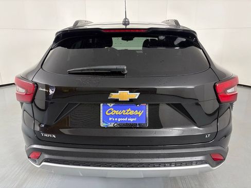 Used 2024 Chevrolet Trax LT FWD image 8