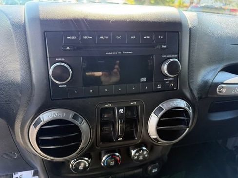 Used 2015 Jeep Wrangler Unlimited Sport w/ Quick Order Package 23S AWD/4WD image 25