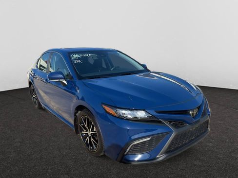 Used 2024 Toyota Camry SE FWD image 3