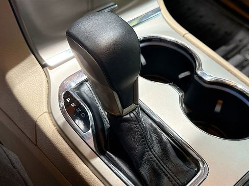 Used 2017 Jeep Grand Cherokee Limited image 16