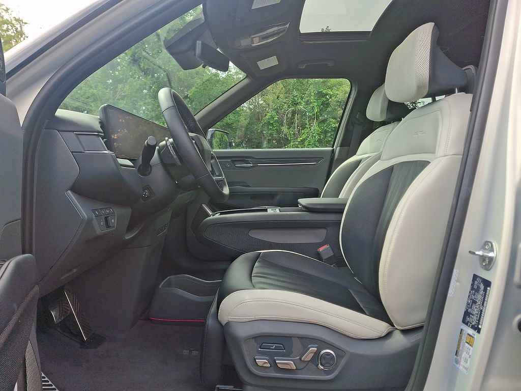Certified 2024 Kia EV9 GT-Line AWD/4WD image 14