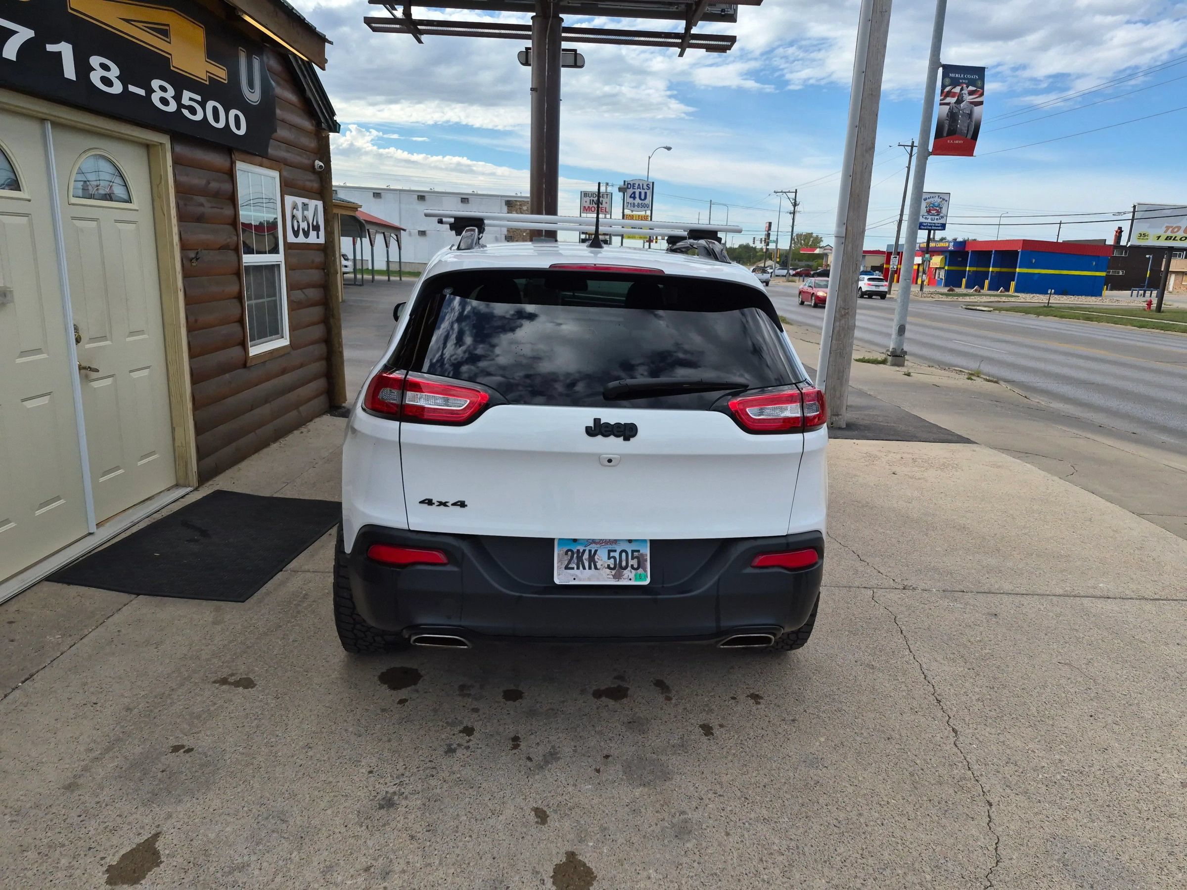 Used 2017 Jeep Cherokee High Altitude AWD/4WD image 4