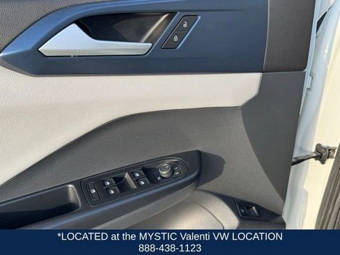 Certified 2023 Volkswagen Taos SE w/ Panoramic Sunroof Package image 39