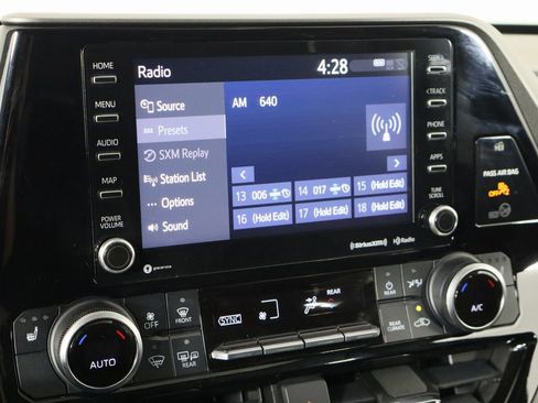 Used 2021 Toyota Highlander XLE image 31