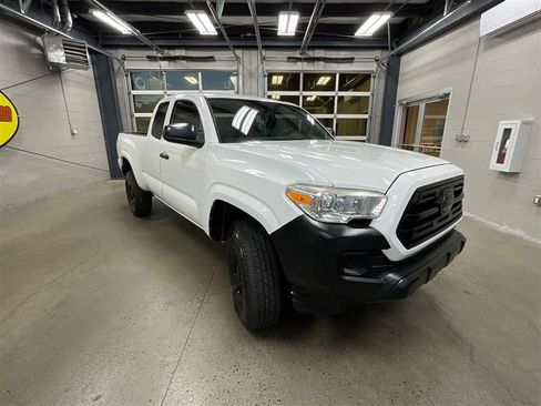 Used 2019 Toyota Tacoma SR image 7