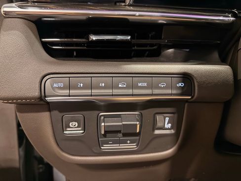 Used 2024 Cadillac Escalade Sport w/ Touring Package image 17