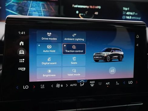 Certified 2025 Lincoln Nautilus Reserve AWD/4WD image 21
