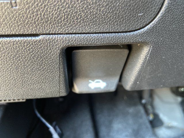 Used 2024 Chevrolet Trax LT w/ Driver Confidence Package FWD image 14