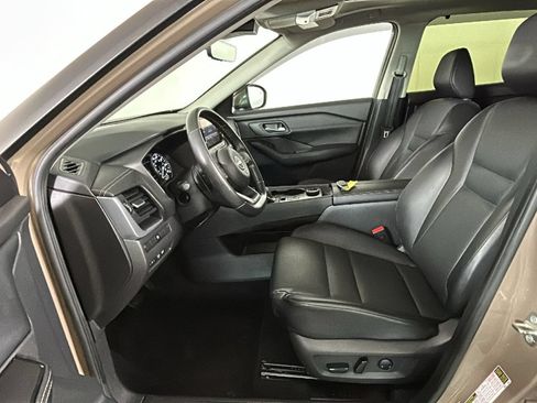 Used 2024 Nissan Rogue SV w/ SV Premium Package AWD/4WD image 14