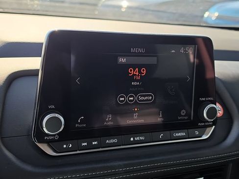 Certified 2025 Nissan Rogue SV FWD image 23