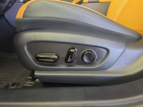 Used 2025 Lexus ES 350 w/ Accessory Package (Z2) image 26