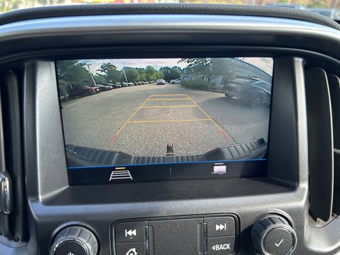 Used 2022 Chevrolet Colorado LT AWD/4WD image 26