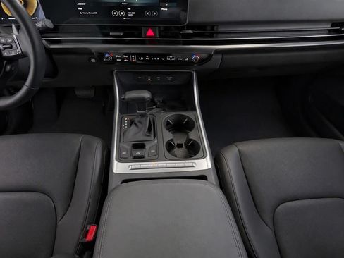 Certified 2025 Kia Carnival FWD image 30