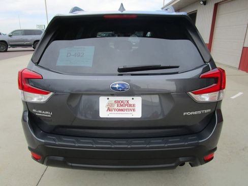 Used 2021 Subaru Forester Premium AWD/4WD image 8
