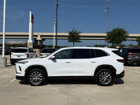 Used 2025 Buick Enclave Preferred FWD image 8