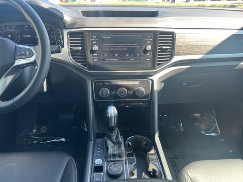 Certified 2023 Volkswagen Atlas SE image 4