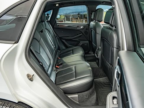Used 2018 Porsche Macan AWD/4WD image 40