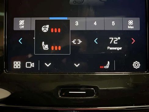 Used 2025 Volvo XC40 B5 Plus image 50