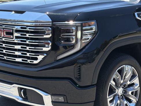 Used 2024 GMC Sierra 1500 Denali w/ Denali Reserve Package AWD/4WD image 8