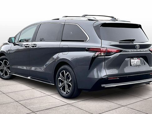 Used 2025 Toyota Sienna Platinum image 15