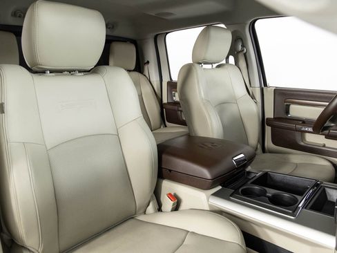 Used 2015 RAM 1500 Laramie w/ Convenience Group image 28