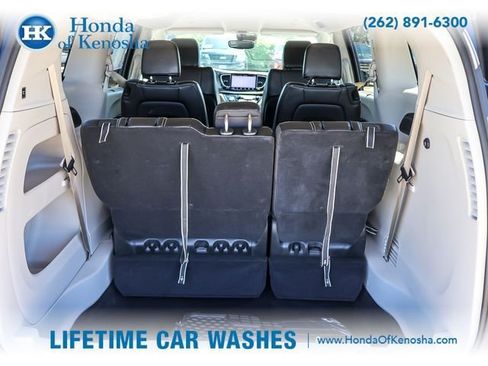 Used 2024 Chrysler Pacifica Touring-L FWD image 23