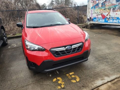 Used 2021 Subaru Crosstrek 2.0i image 2